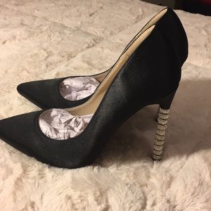 I buy this heels but never wear is very beautiful